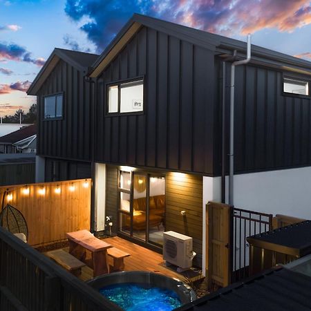Appartement Cozy Retreat With Hot Tub à Christchurch Extérieur photo
