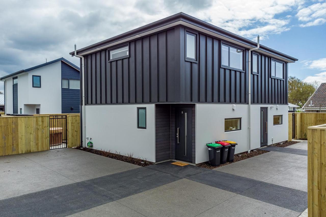 Appartement Cozy Retreat With Hot Tub à Christchurch Extérieur photo