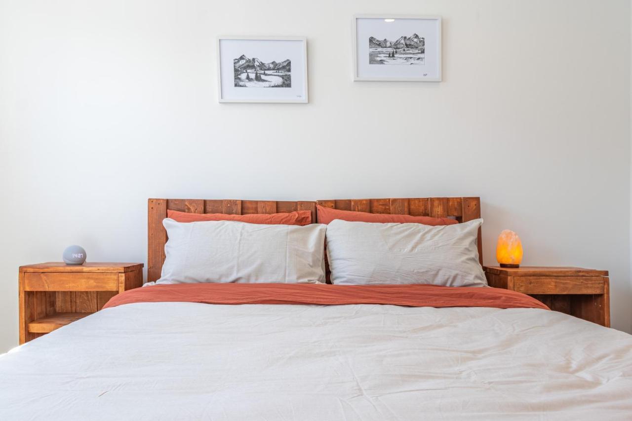 Appartement Cozy Retreat With Hot Tub à Christchurch Extérieur photo