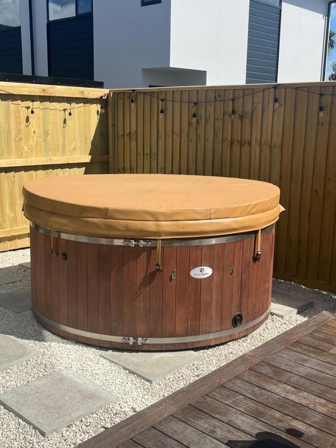 Appartement Cozy Retreat With Hot Tub à Christchurch Extérieur photo